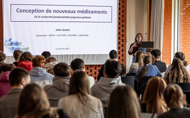 Photo d'une conférence sur les inhibiteurs de checkpoints immunitaires